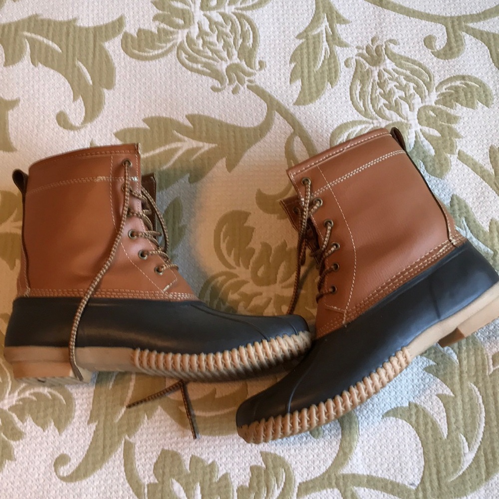 Duck boots